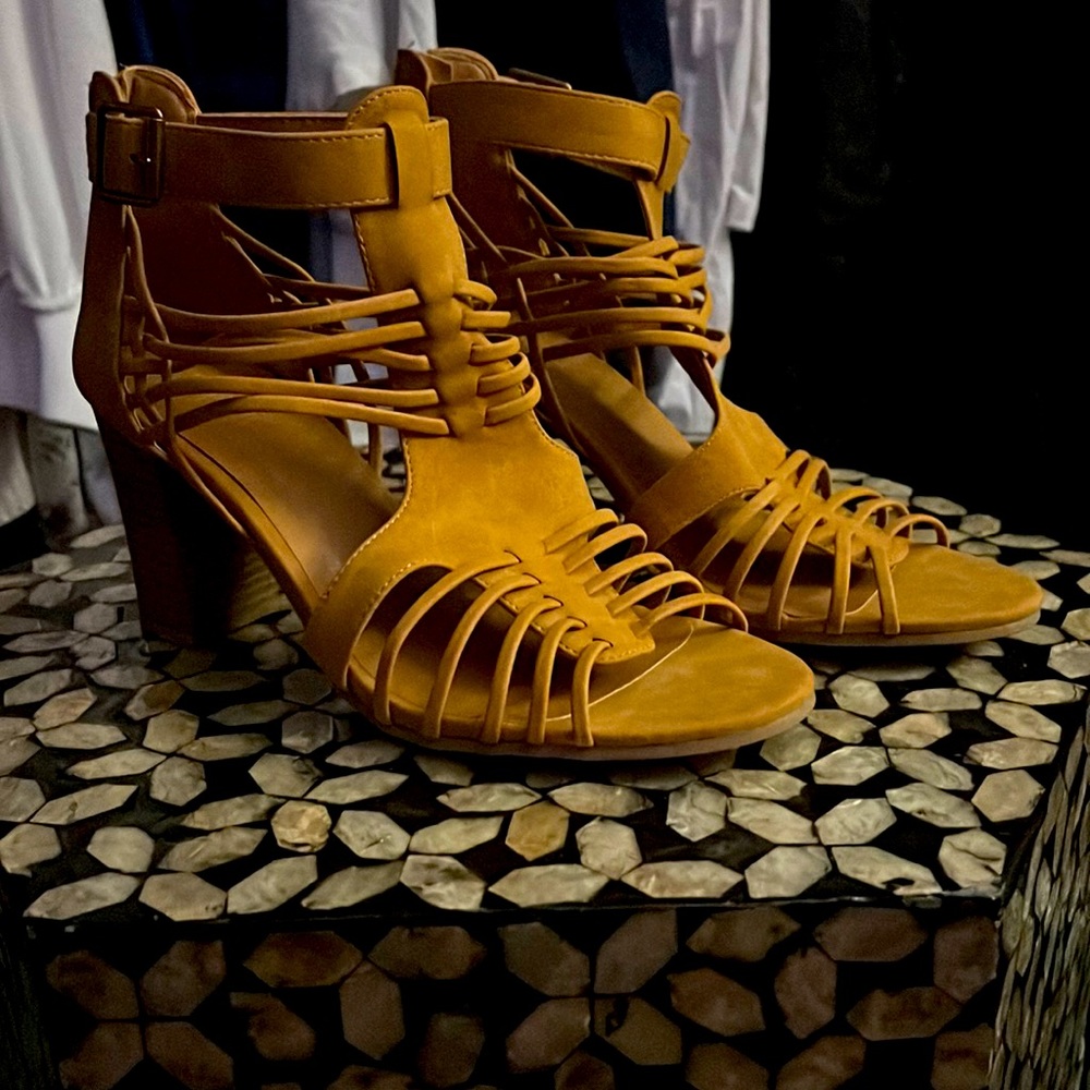 Sandal block heels by Charlotte Russe